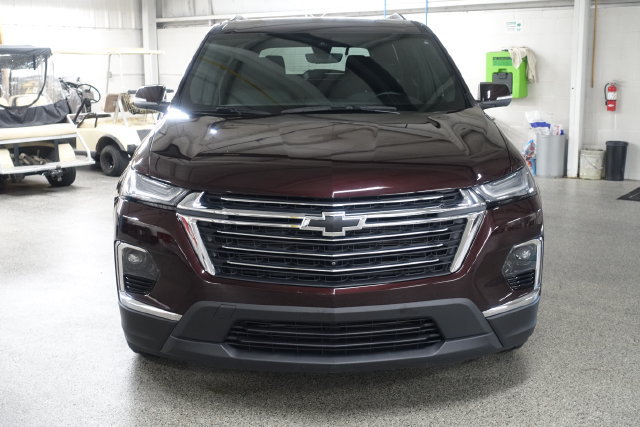 Used 2023 Chevrolet Traverse LT FWD image 2