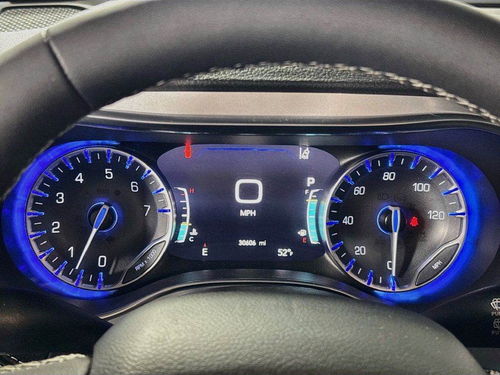 Certified 2025 Chrysler Pacifica Limited FWD image 15