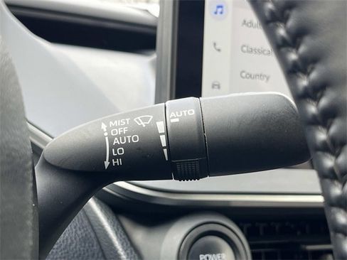 Used 2025 Toyota Prius XLE image 30