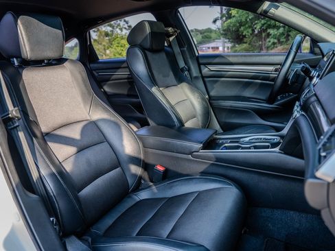 Used 2018 Honda Accord Sport image 30