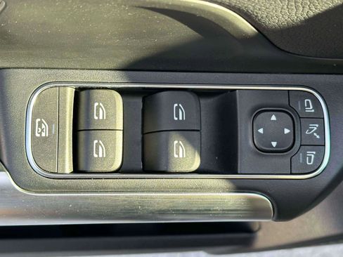 Used 2025 Mercedes-Benz GLA 250 4MATIC image 12