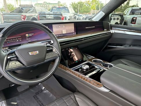 Used 2026 Cadillac Escalade Platinum Sport w/ LPO, ONYX Package AWD/4WD image 19