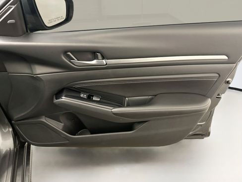 Used 2022 Nissan Altima 2.5 SV w/ SV Premium Package FWD image 33