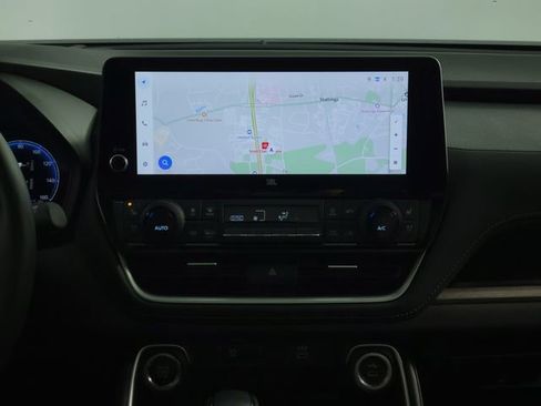 Used 2025 Toyota Grand Highlander AWD image 26