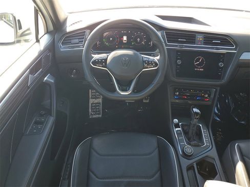 Used 2022 Volkswagen Tiguan SEL R-Line image 17