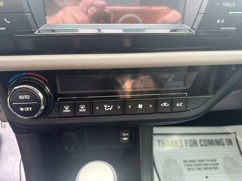Used 2015 Toyota Corolla LE FWD image 19