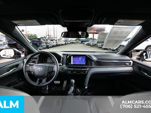 Used 2025 Toyota Camry SE image 17