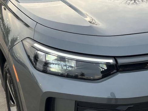 New 2026 Volkswagen Tiguan SE FWD image 7