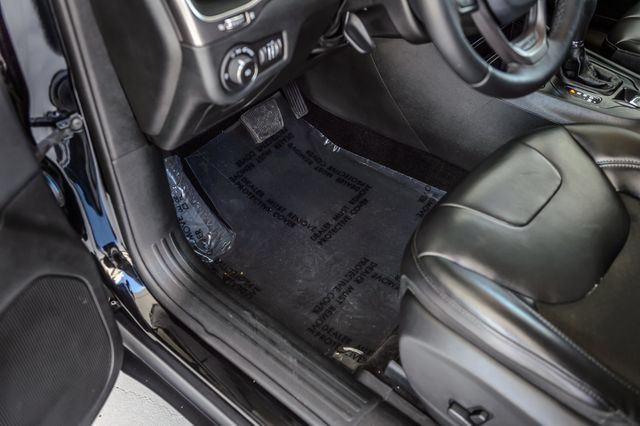 Used 2019 Jeep Cherokee Latitude Plus FWD image 40