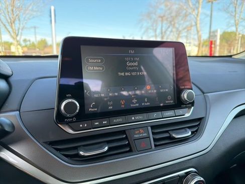 Used 2024 Nissan Altima 2.5 SR image 15