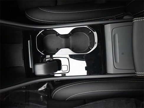 Used 2023 Volvo XC40 Recharge Ultimate image 10