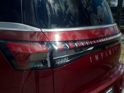 Used 2025 INFINITI QX80 Sensory image 14