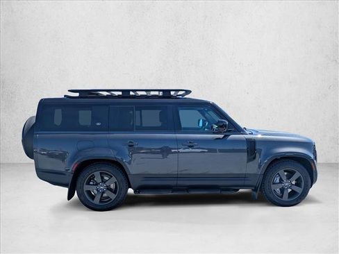 Certified 2023 Land Rover Defender 130 SE AWD/4WD image 4