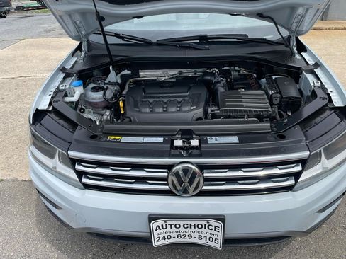 Used 2018 Volkswagen Tiguan SE AWD/4WD image 24