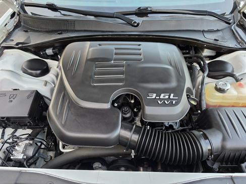 Used 2017 Chrysler 300 Limited RWD image 38