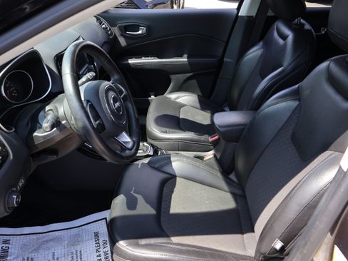Used 2018 Jeep Compass Latitude FWD image 21