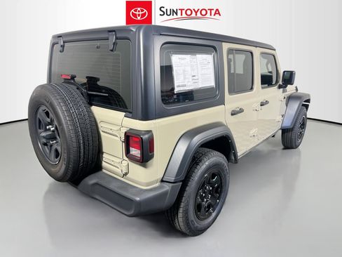 Used 2022 Jeep Wrangler Unlimited Sport image 4