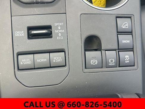 Used 2024 Toyota Highlander XLE AWD/4WD image 28