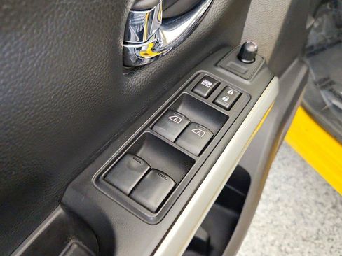 Used 2017 Nissan Titan PRO-4X w/ Pro-4x Convenience Package AWD/4WD image 23