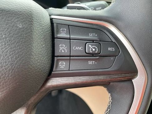Used 2023 Jeep Grand Cherokee Limited AWD/4WD image 21
