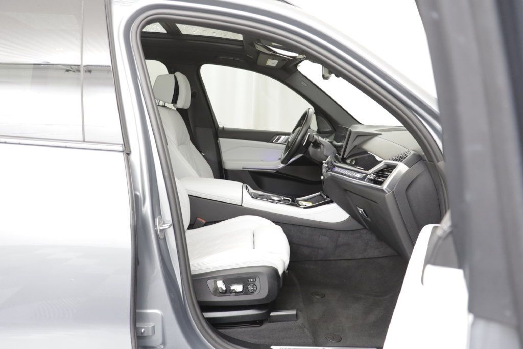 Used 2024 BMW X5 xDrive40i w/ M Sport Package AWD/4WD image 18