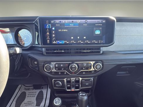 Used 2024 Jeep Wrangler Unlimited Sahara AWD/4WD image 10