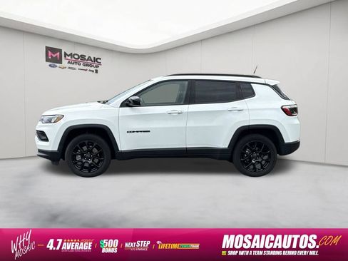 Used 2025 Jeep Compass Latitude w/ Convenience Group AWD/4WD image 4