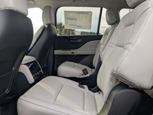 New 2026 Lincoln Aviator 2WD image 15