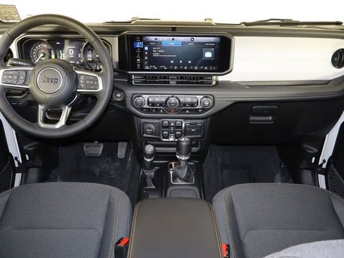 Used 2025 Jeep Wrangler Unlimited Sahara AWD/4WD image 13