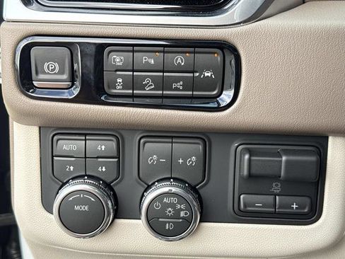 New 2026 GMC Yukon XL Denali w/ Denali Reserve Package AWD/4WD image 32