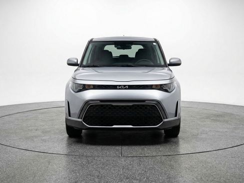 Used 2025 Kia Soul LX w/ LX Technology Package image 2