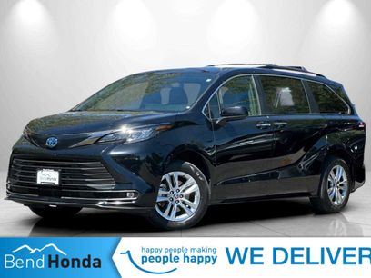 Used 2022 Toyota Sienna XLE Woodland Edition