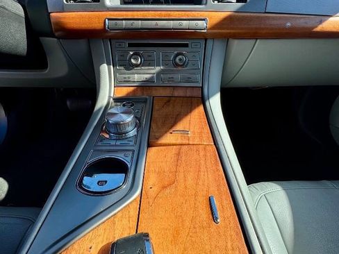 Used 2010 Jaguar XF Luxury image 24