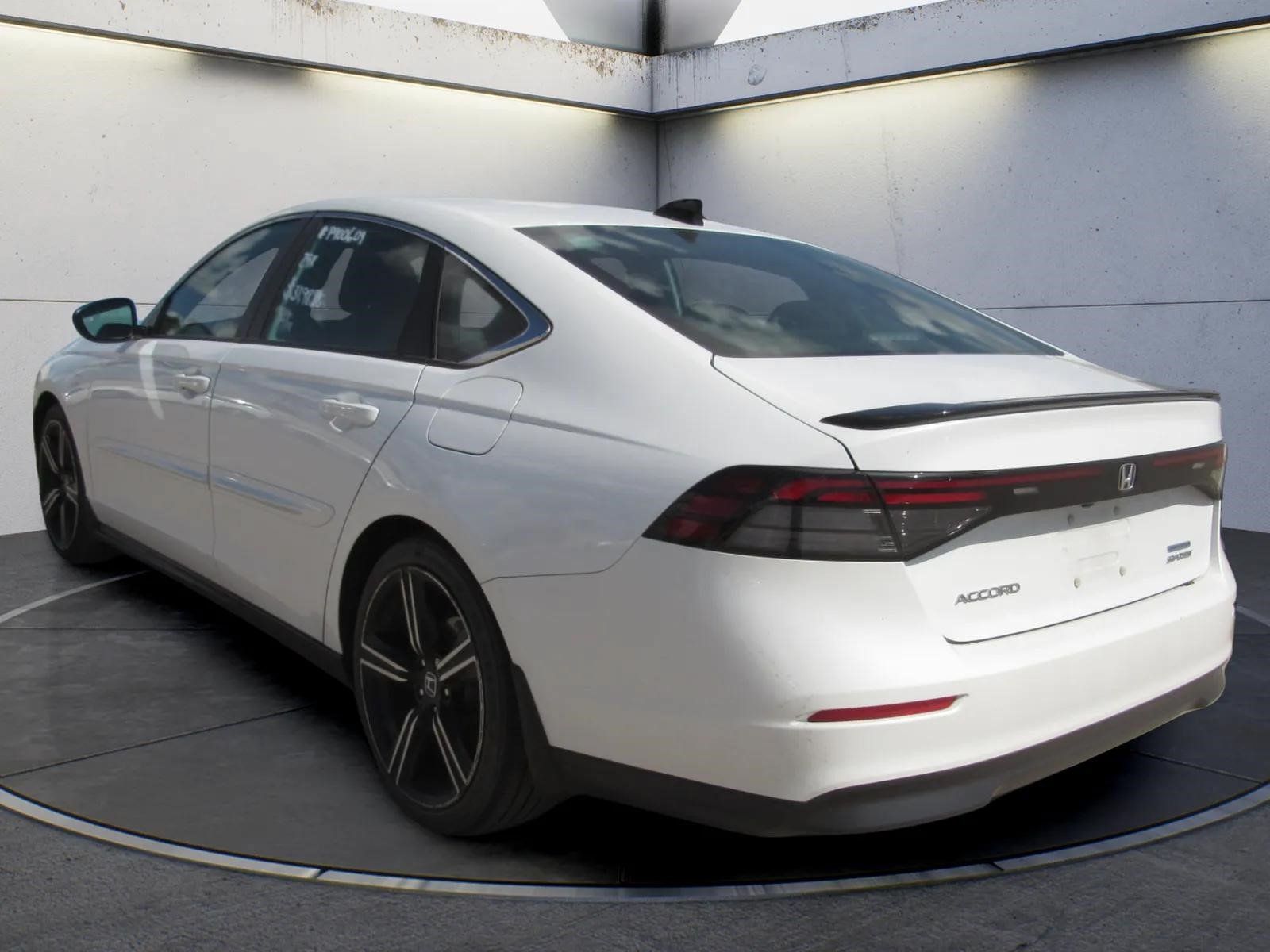 Used 2023 Honda Accord Sport image 4