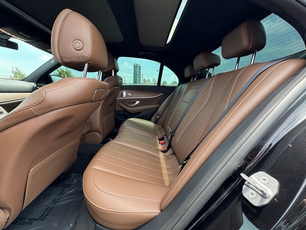 Used 2018 Mercedes-Benz E 400 4MATIC Sedan image 38