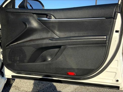 Used 2022 Toyota Camry SE FWD image 22