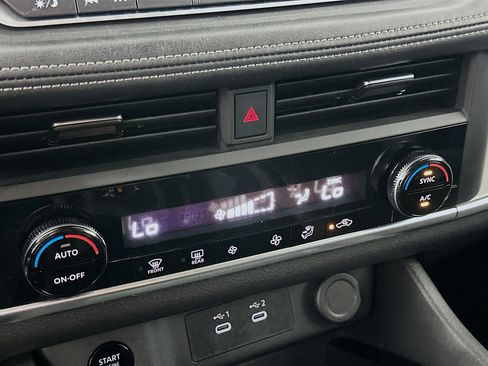 Used 2024 Nissan Rogue SV image 23