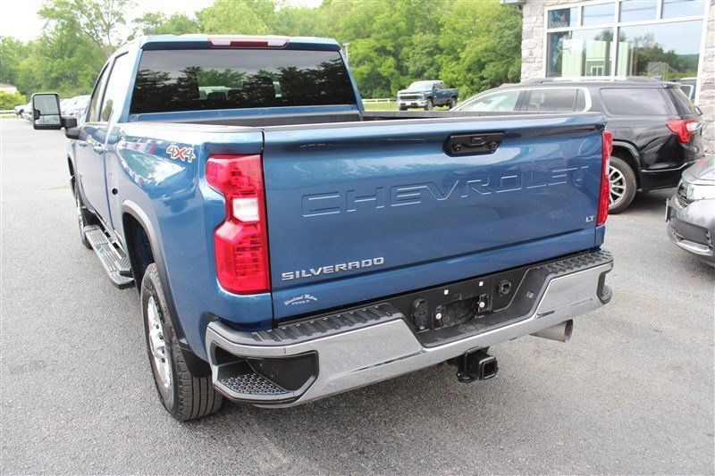 Used 2025 Chevrolet Silverado 2500 LT w/ Convenience Package AWD/4WD image 4
