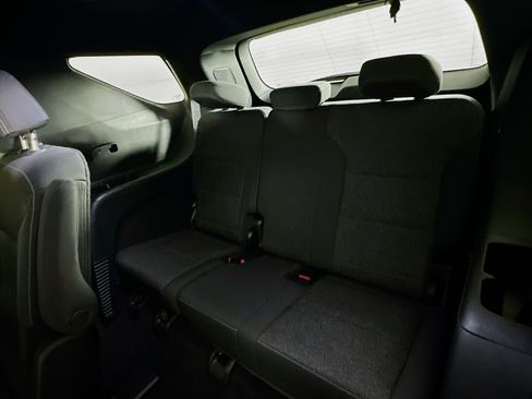 Used 2025 Chevrolet Traverse LT image 29