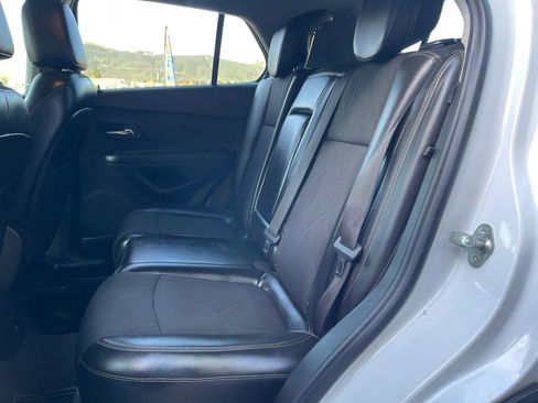 Used 2020 Chevrolet Trax LT w/ Sun & Sound Package image 21