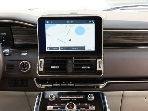 Used 2018 Lincoln Navigator Black Label w/ Cargo Package AWD/4WD image 40