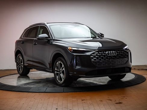 Certified 2025 Audi Q5 Premium w/ Convenience Package image 7