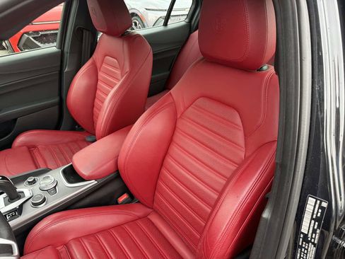 Used 2022 Alfa Romeo Giulia Veloce image 11