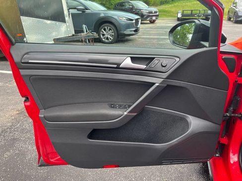 Used 2017 Volkswagen GTI Sport FWD image 9