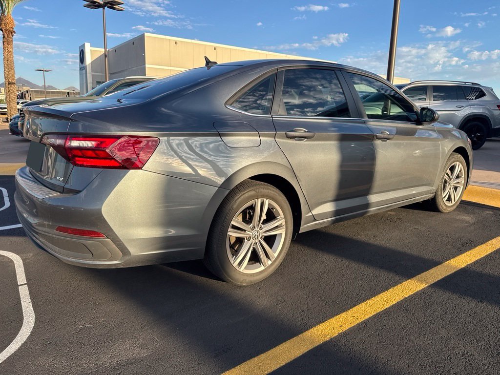 Used 2023 Volkswagen Jetta SE FWD image 6