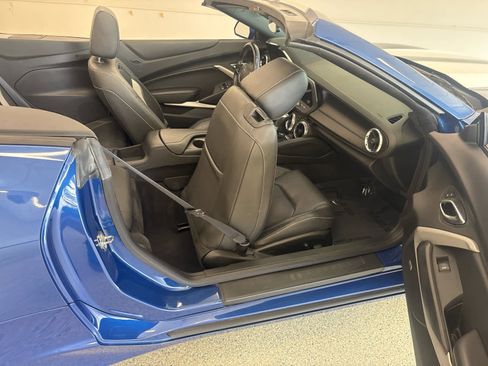 Used 2019 Chevrolet Camaro LT w/ Technology Package RWD image 20