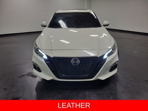 Used 2019 Nissan Altima 2.0 Edition One image 2
