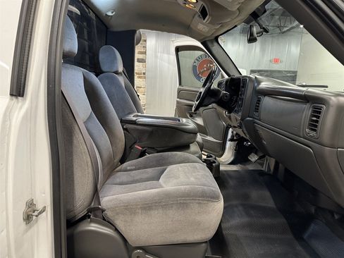 Used 2007 GMC Sierra 3500 SLE w/ Heavy-Duty Power Package AWD/4WD image 32