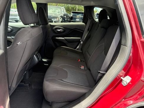 Used 2020 Jeep Cherokee Latitude FWD image 15