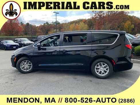 New 2026 Chrysler Pacifica Select image 7